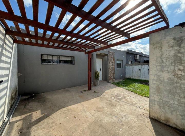 VENTA CASA CON JARDIN Y PILETA RICARDONE 1