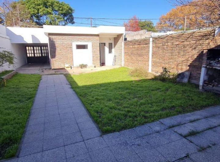 Casa en venta jardin cochera Barrio Belgrano 1
