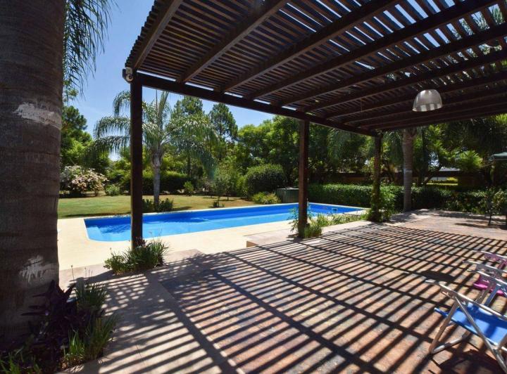 CASA CUATRO DORMITORIOS EN VENTA LA BAHIA PILETA 5