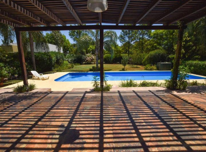 CASA CUATRO DORMITORIOS EN VENTA LA BAHIA PILETA 4