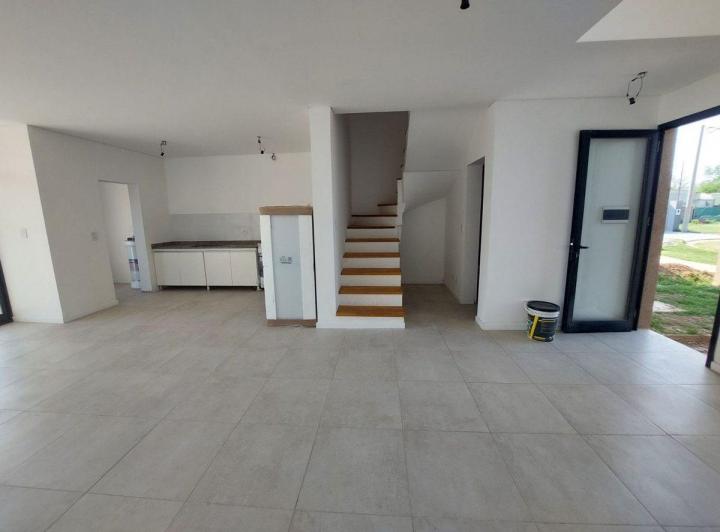 DUPLEX 2 DORMITORIOS, PATIO, A ESTRENAR. RICARDONE 1