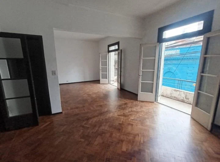 ALQUILER CASA EN PLANTA ALTA 2 DORMITORIOS COMODIN 1