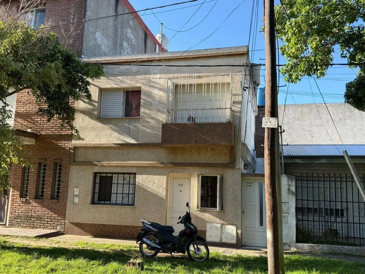 VENTA PH 2 DEPARTAMENTOS UN DORMITORIO CON PATIO 2