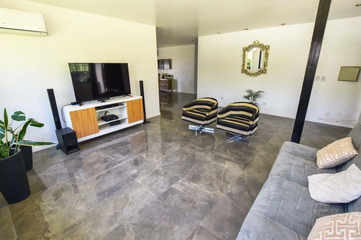 VENTA CASA EN IBARLUCEA CON PILETA COCHERA QUINCHO 3