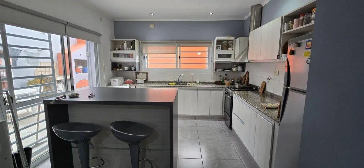 Venta Casa 3 Dormitorios, patio pileta San Lorenzo 3