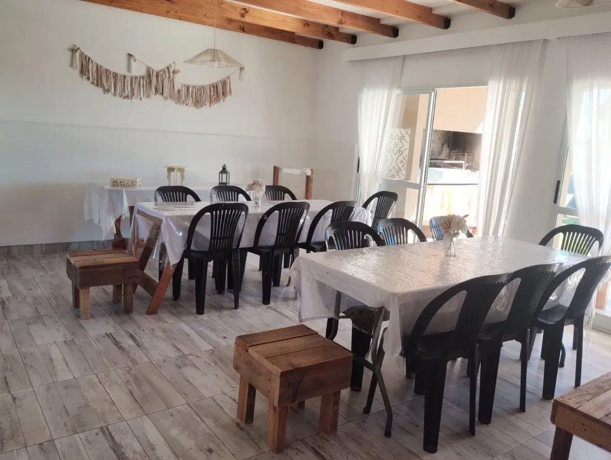 VENTA CASA TRES DORMITORIOS PILETA EN LA CAROLINA 2