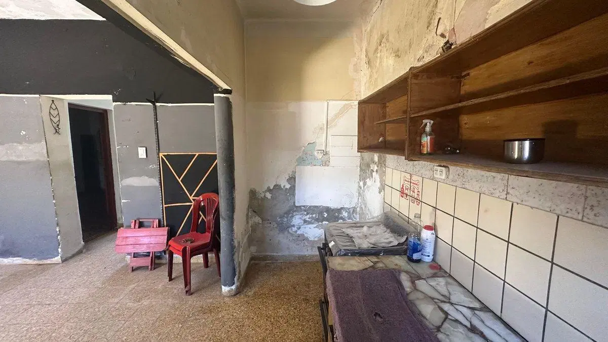 VENTA CASA 1 DORMITORIO Y COCHERA A REFACCIONAR 2