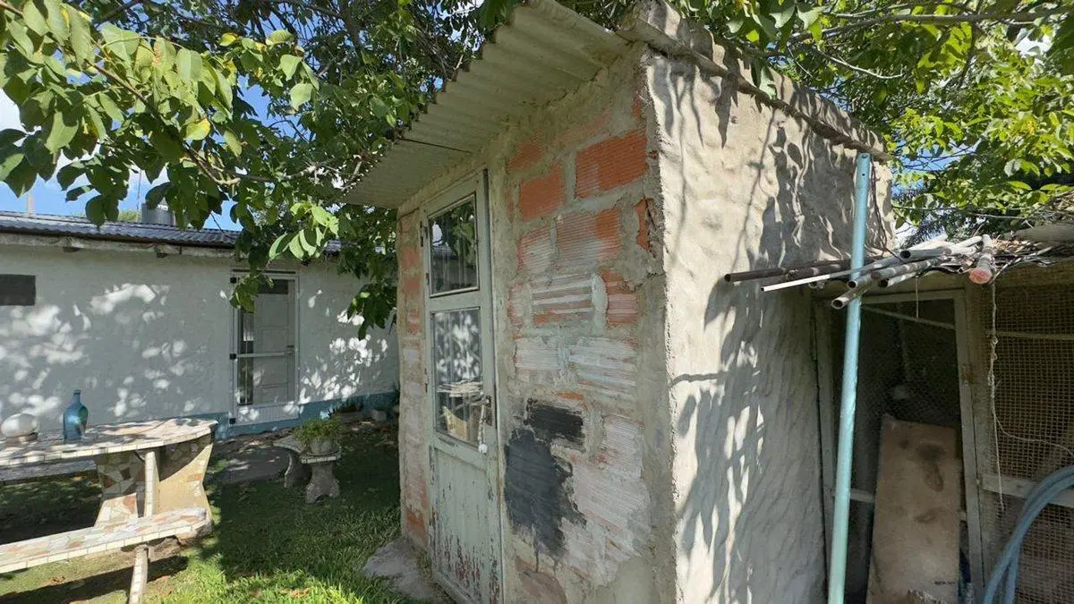 CASA EN VENTA 2 DORMITORIOS CON PILETA ALVAREZ 4