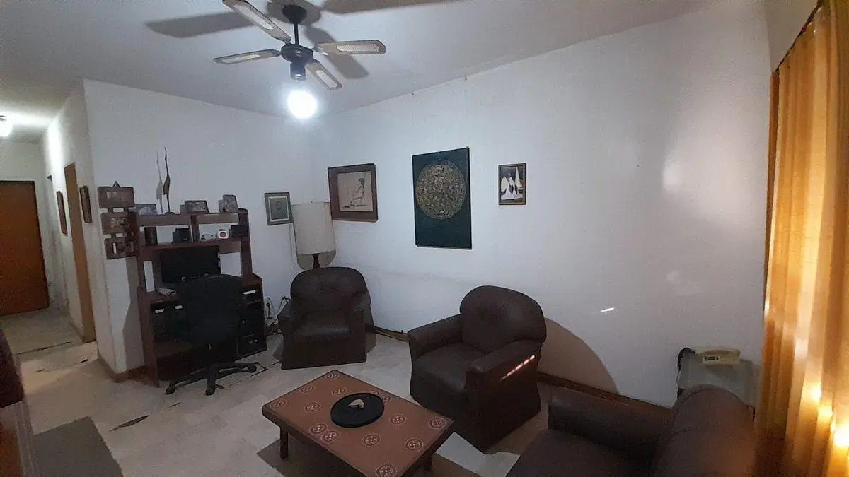 VENTA  CASA AL FRENTE  CON JARDIN EN SAN LORENZO 4