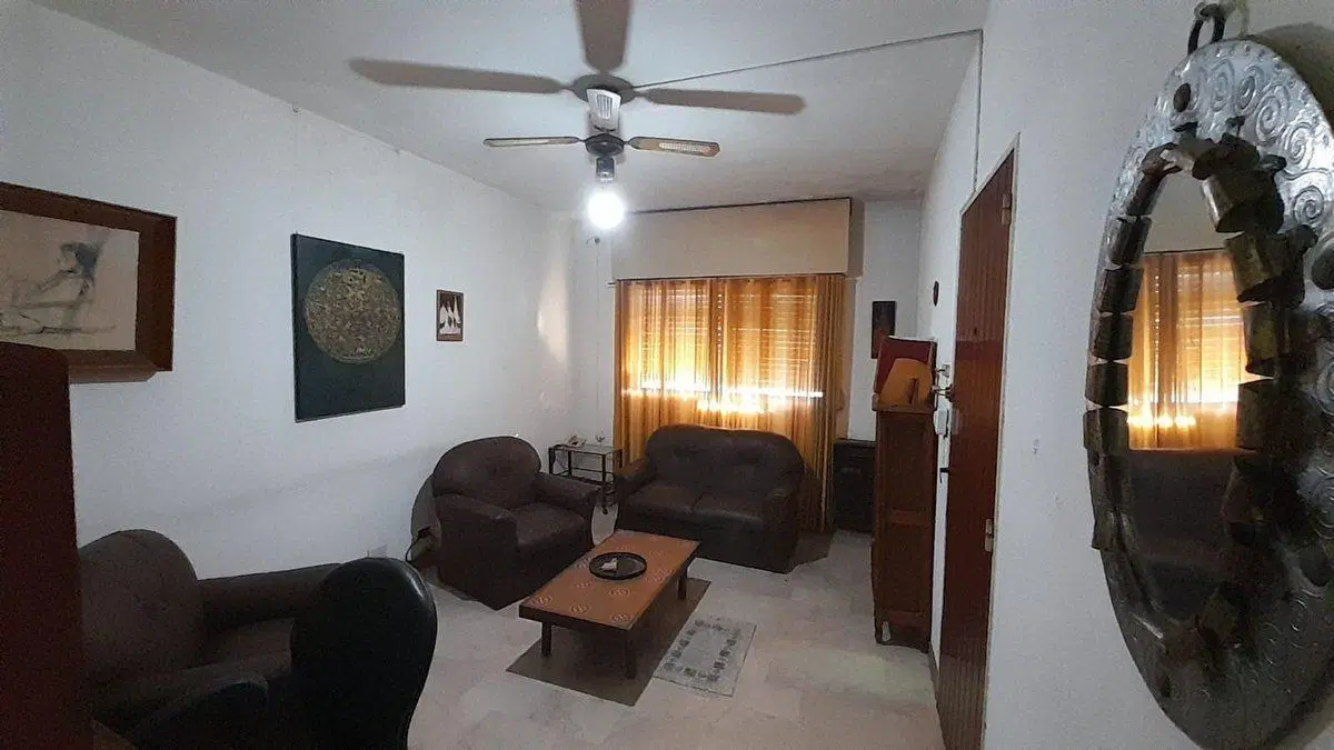 VENTA  CASA AL FRENTE  CON JARDIN EN SAN LORENZO 2