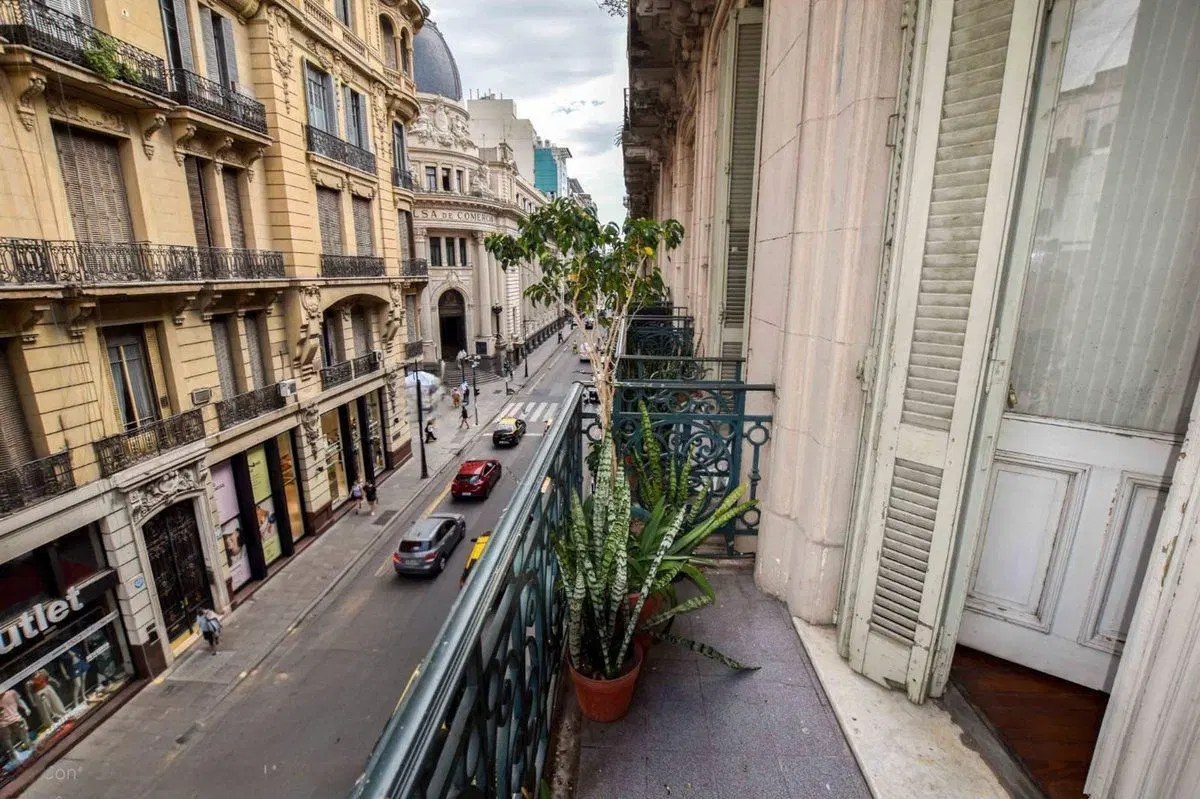 VENTA Departamento de Estilo, con balcon. Centro 5
