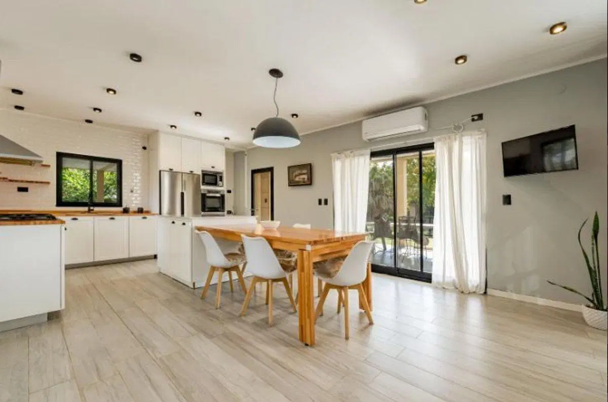 CASA 3 DORMITORIOS, PARQUE Y PILETA. RICARDONE 3