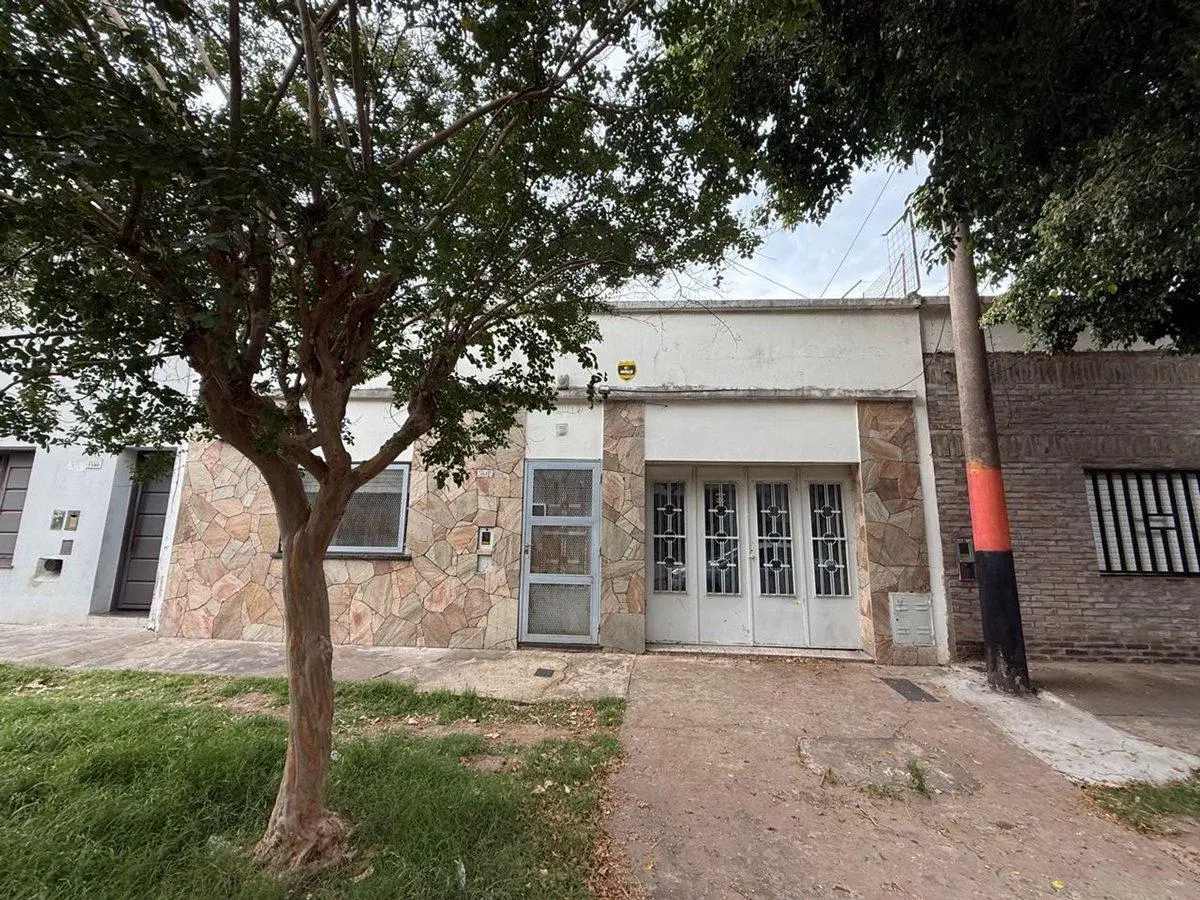 VENTA CASA 2 DORMITORIOS COCHERA, PATIO Y PARRILLA 2