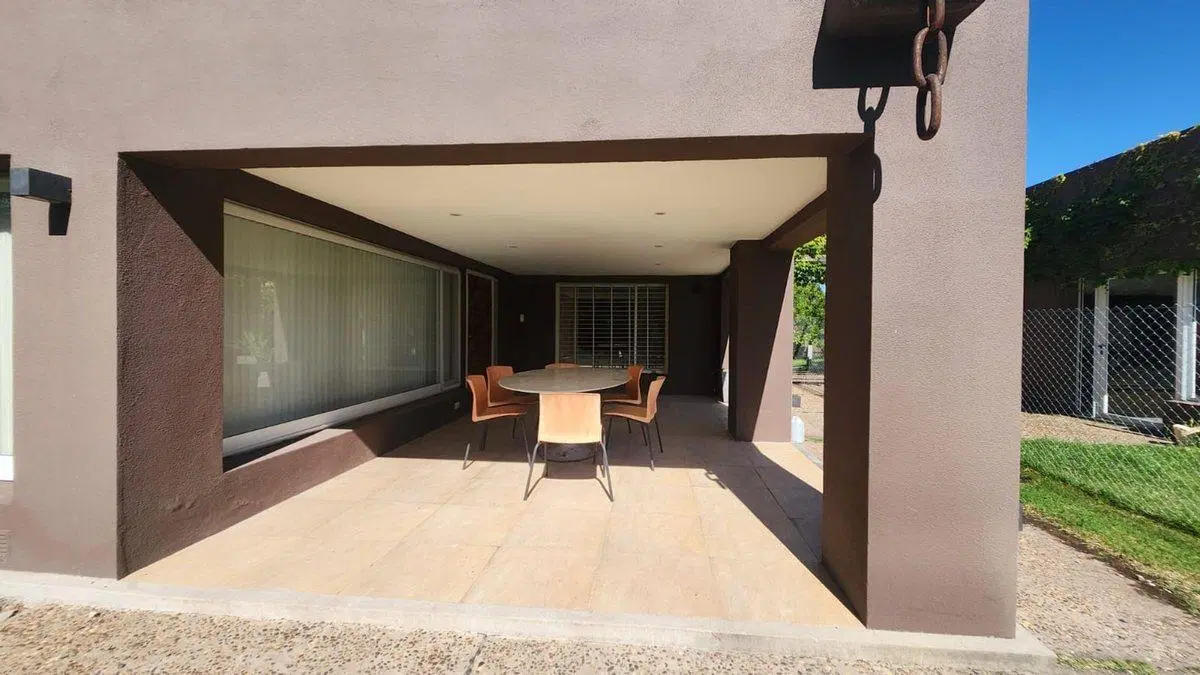 VENTA CASA DOS DORMITORIOS, PARQUE PILETA. FUNES 4