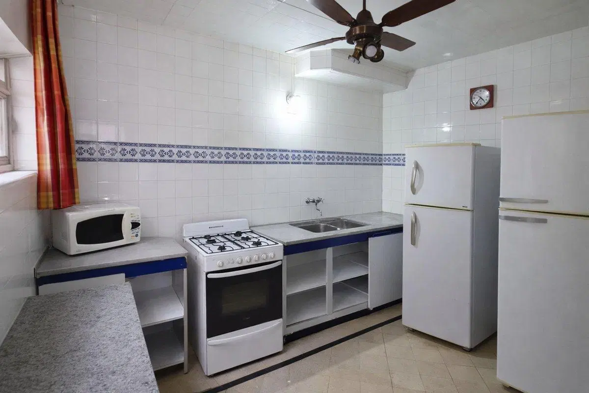 Casa dos dormitorios, terraza. Apta uso comercial 3