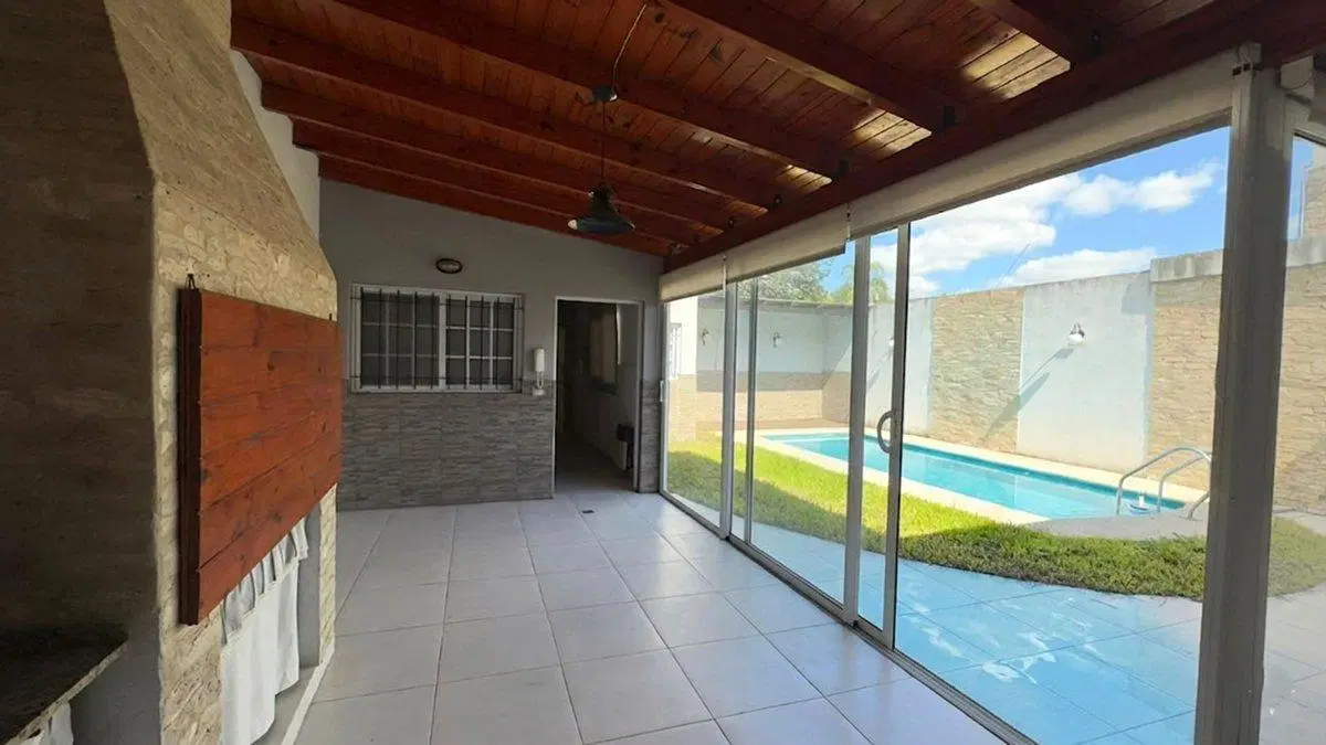 CASA EN VENTA 3 DORMITORIOS Y PILETA BAIGORRIA 5
