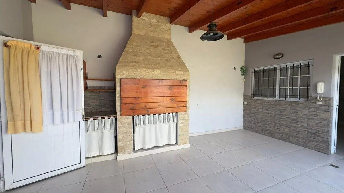 CASA EN VENTA 3 DORMITORIOS Y PILETA BAIGORRIA 2