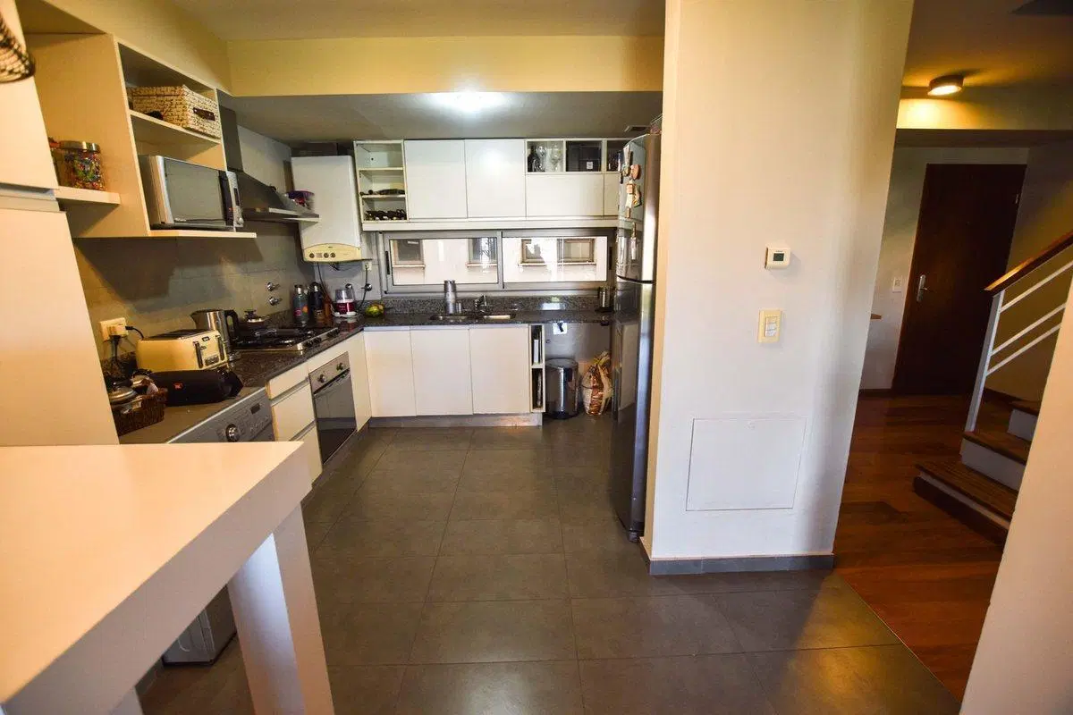 VENTA DÚPLEX 2 DORMITORIOS 2 COCHERAS SOBRE OROÑO 3