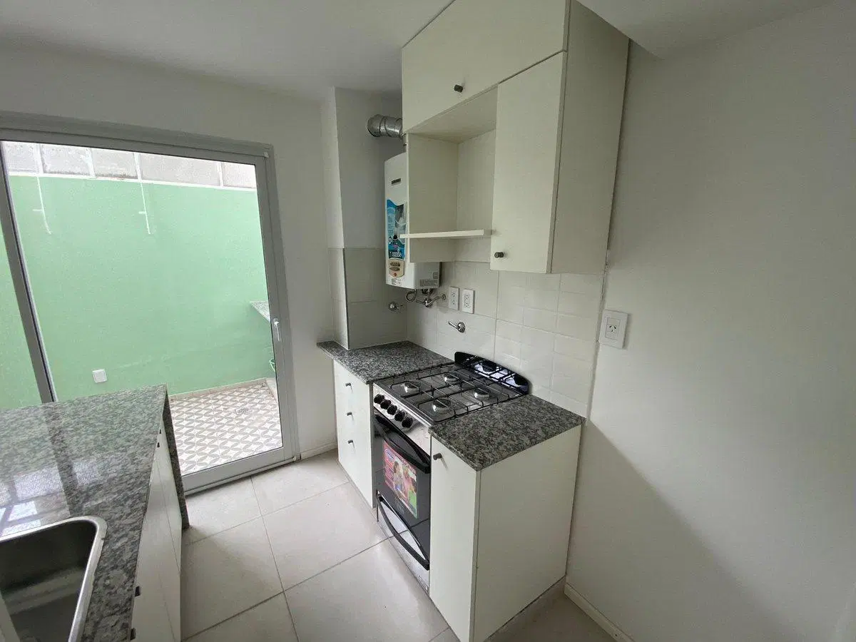 VENTA DEPARTAMENTO 1 DORMITORIO Y PATIOS RECICLADO 3