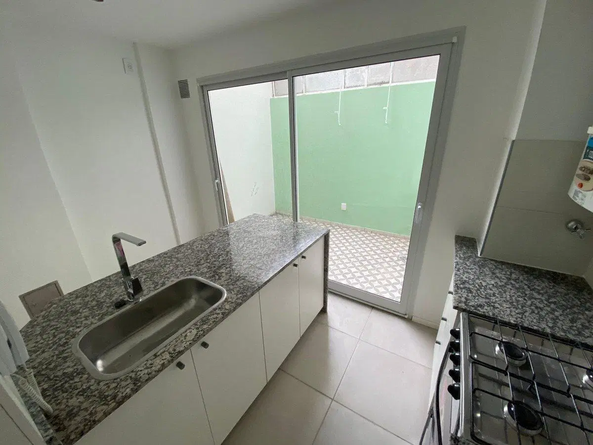 VENTA DEPARTAMENTO 1 DORMITORIO Y PATIOS RECICLADO 5