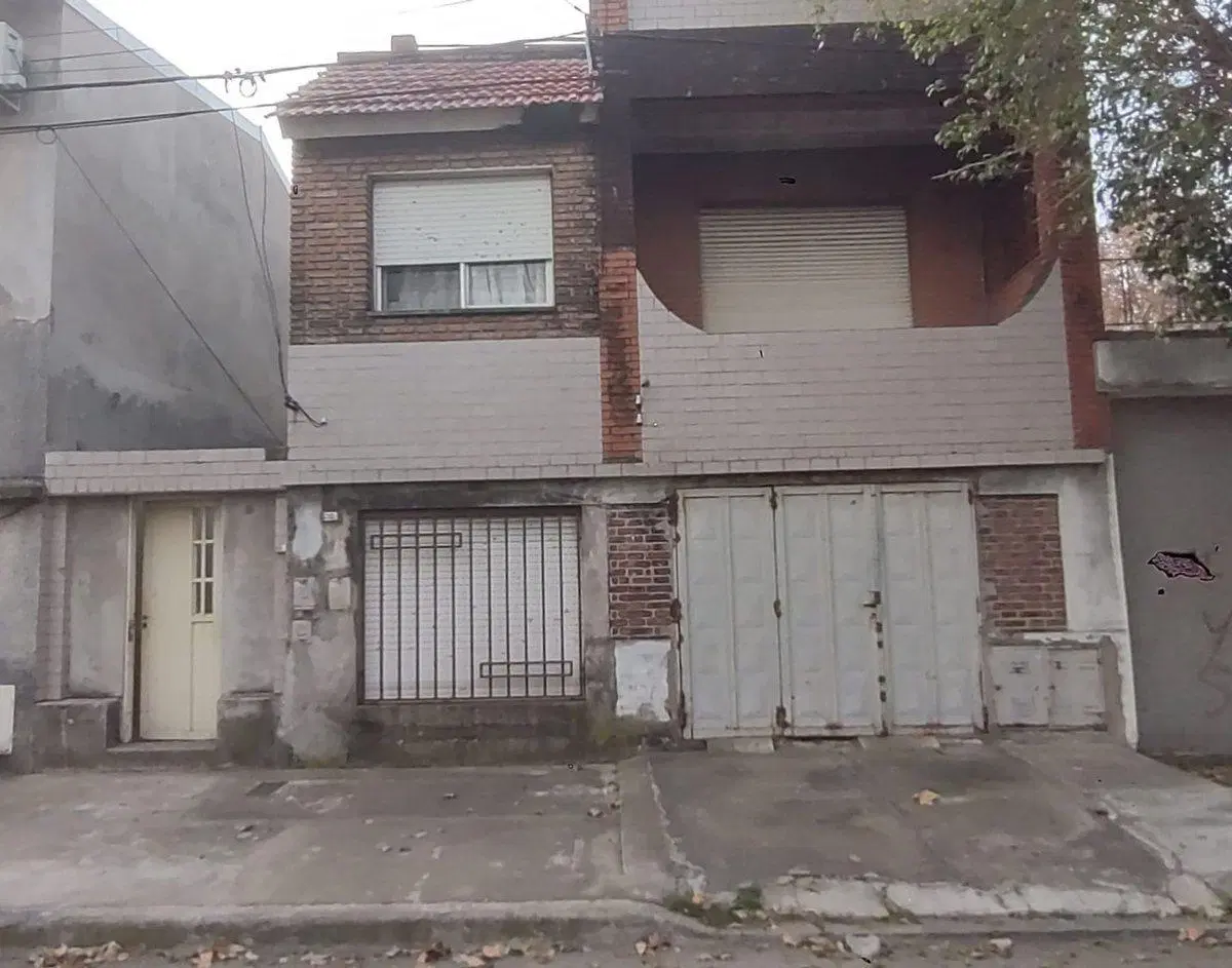VENTA CASA AL FRENTE 2 DORMITORIOS COCHERA PATIO 5