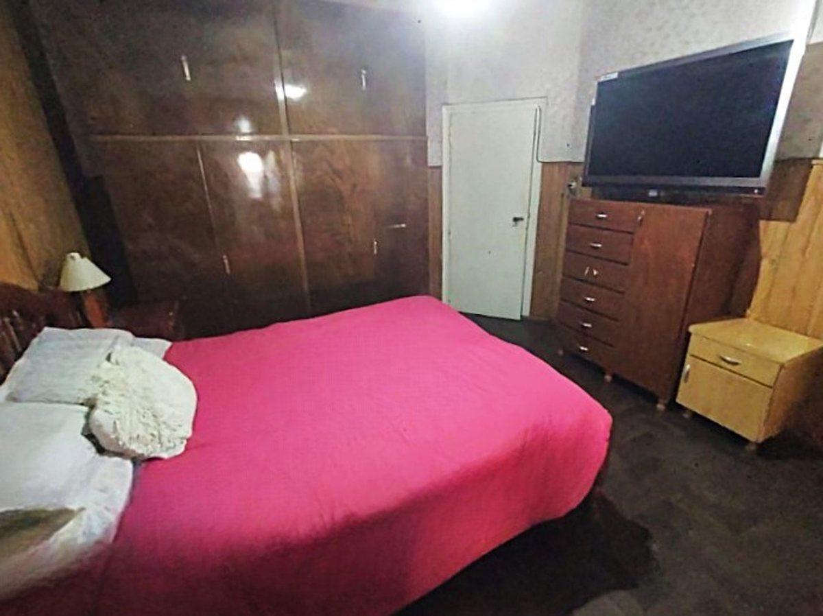 VENTA CASA AL FRENTE 2 DORMITORIOS COCHERA PATIO