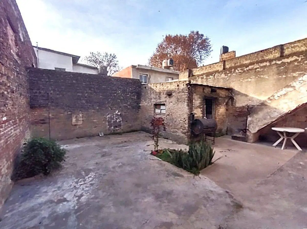 VENTA CASA AL FRENTE 2 DORMITORIOS COCHERA PATIO 3