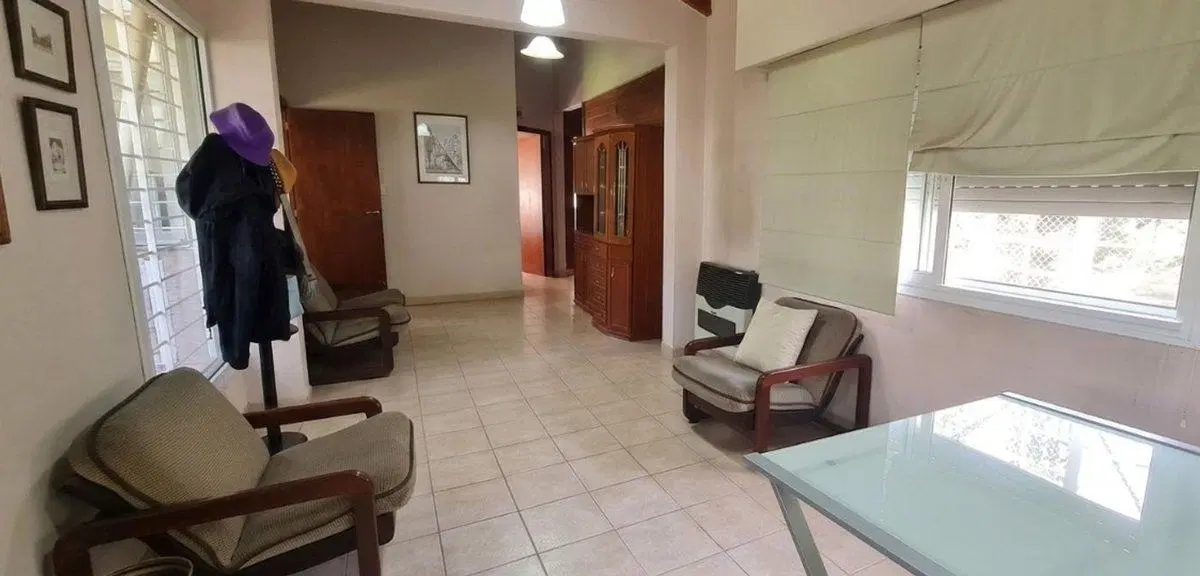 Casa en venta con jardin, pileta y cochera 4