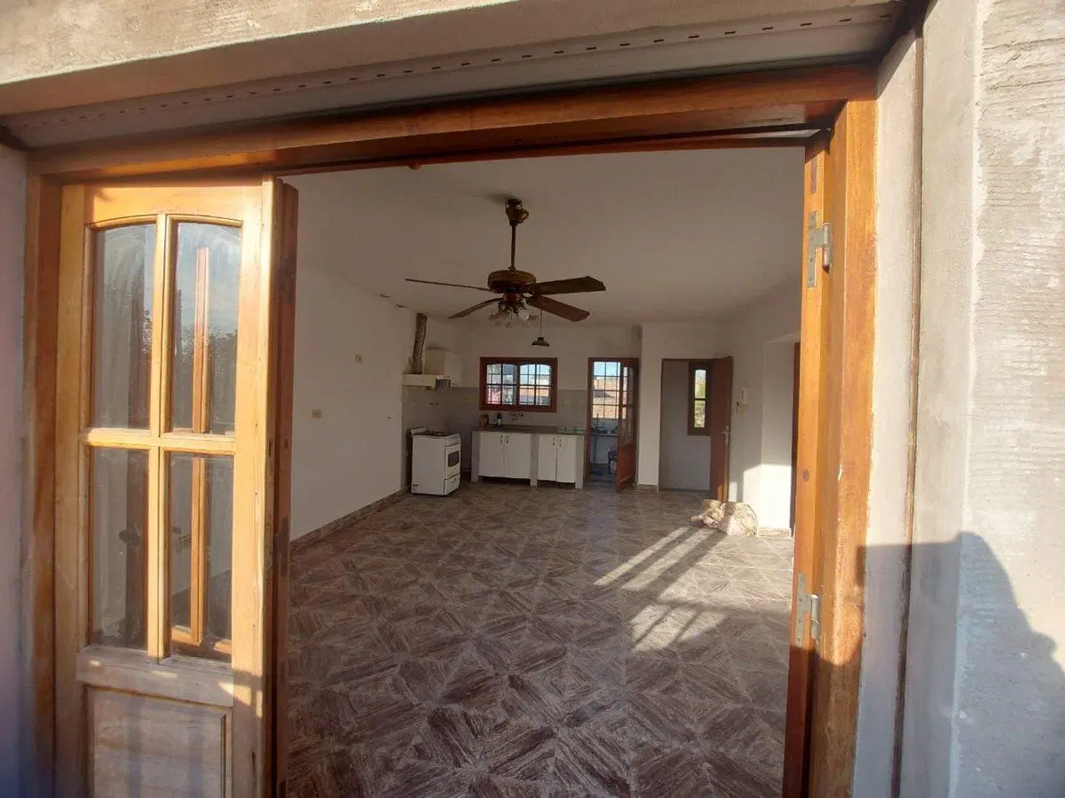 CASA EN VENTA 2 DORMITORIOS  COCHERA BARRIO MATHEU 2