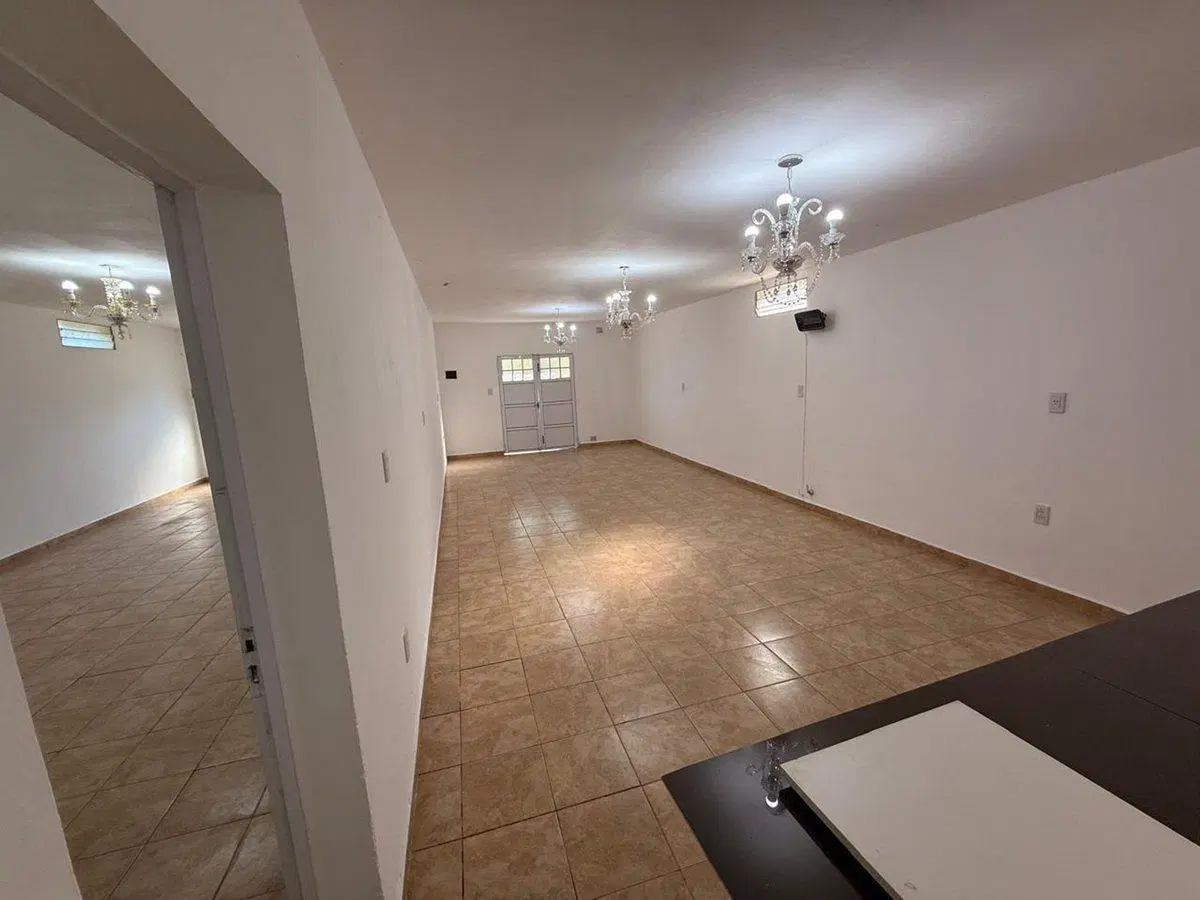 Alquiler   casa dos dormitorios  con patio Alvarez 4