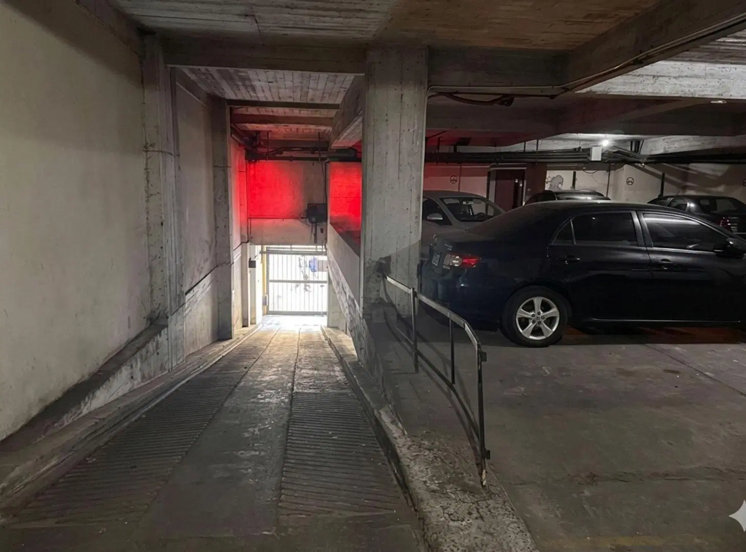 VENTA COCHERA BARRIO MARTIN 2