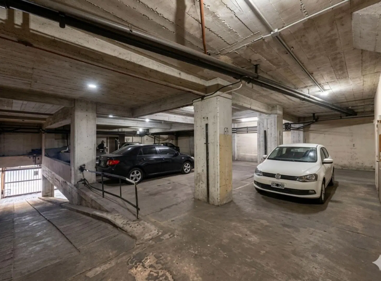 VENTA COCHERA BARRIO MARTIN 5