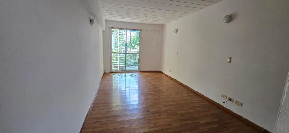 Venta Departamento Monoambiente escalera Lourdes 2