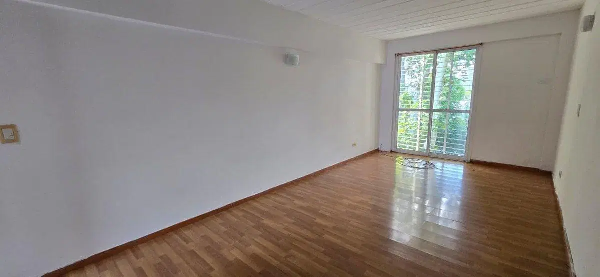 Venta Departamento Monoambiente escalera Lourdes 3