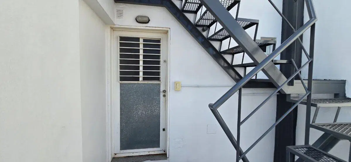 Venta Departamento Monoambiente escalera Lourdes 5