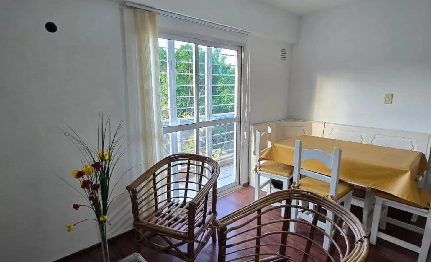 Alquiler Departamento Escalera 1 dormitorio balcón 2