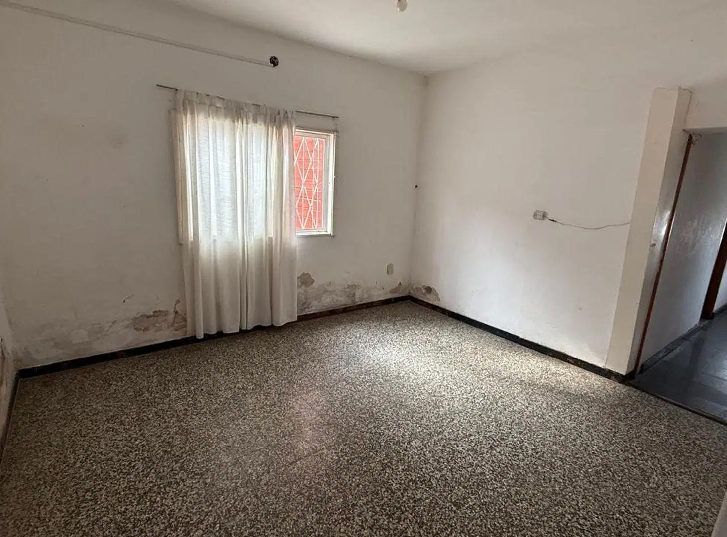VENTA CASA 4 DORMITORIOS A REFACCIONAR - BAIGORRIA 3