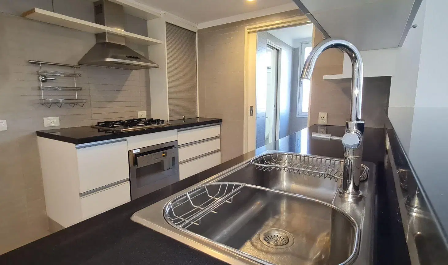 VENTA DEPARTAMENTO 2 DORMITORIOS, BALCÓN  ZONA RIO 5