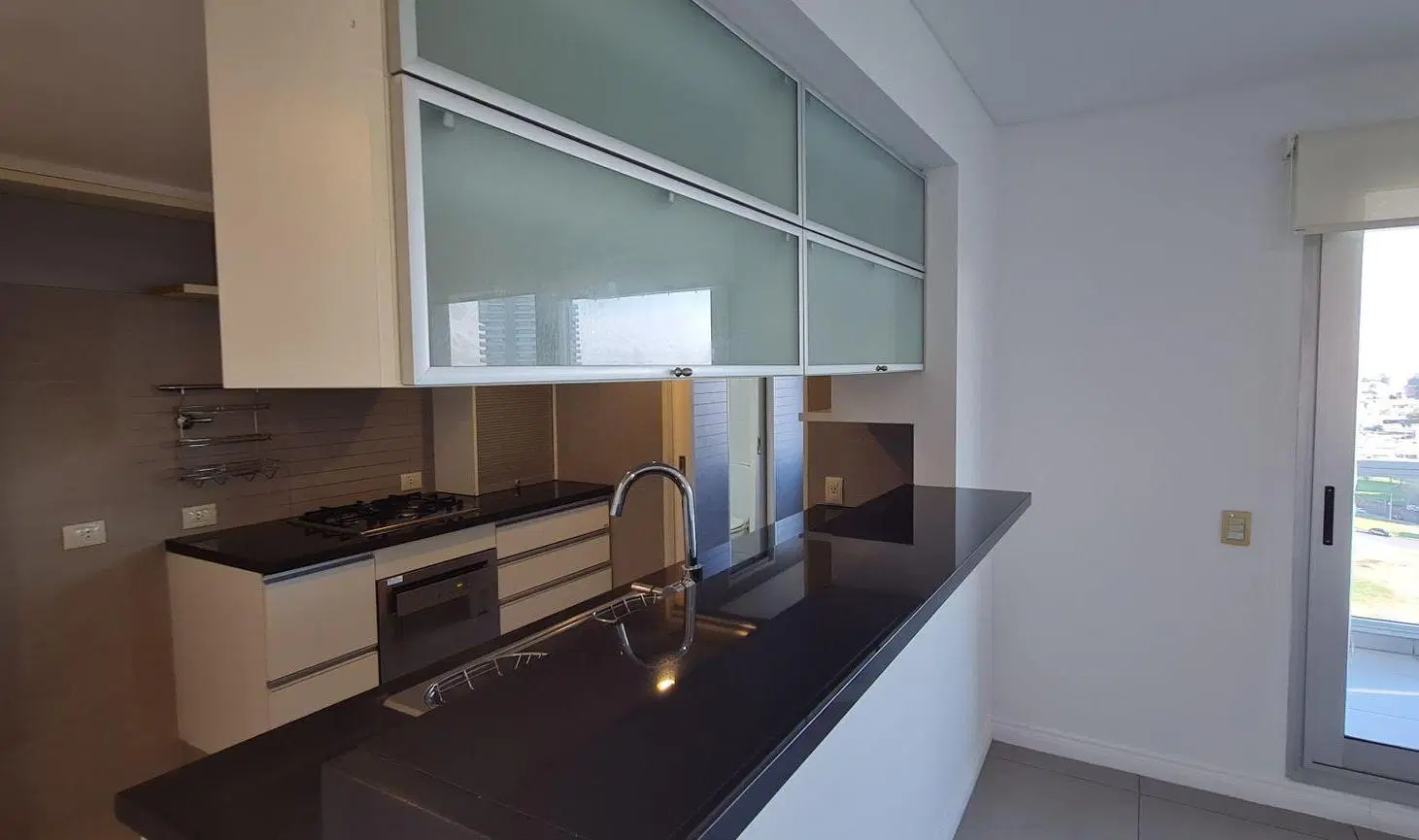 VENTA DEPARTAMENTO 2 DORMITORIOS, BALCÓN  ZONA RIO 4