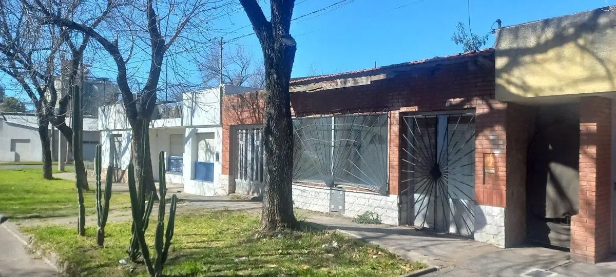 VENTA CASA, COCHERAPUERTO G. SAN MARTIN BARRIO 5
