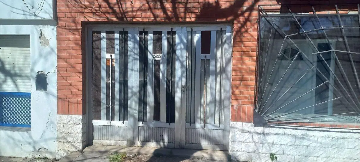VENTA CASA, COCHERAPUERTO G. SAN MARTIN BARRIO 2