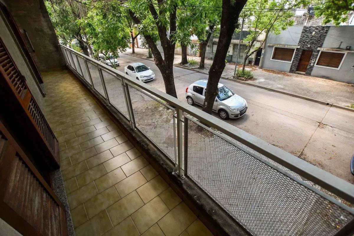 VENTA CASA TRES DORMITORIOS - COCHERA - ECHESORTU 4