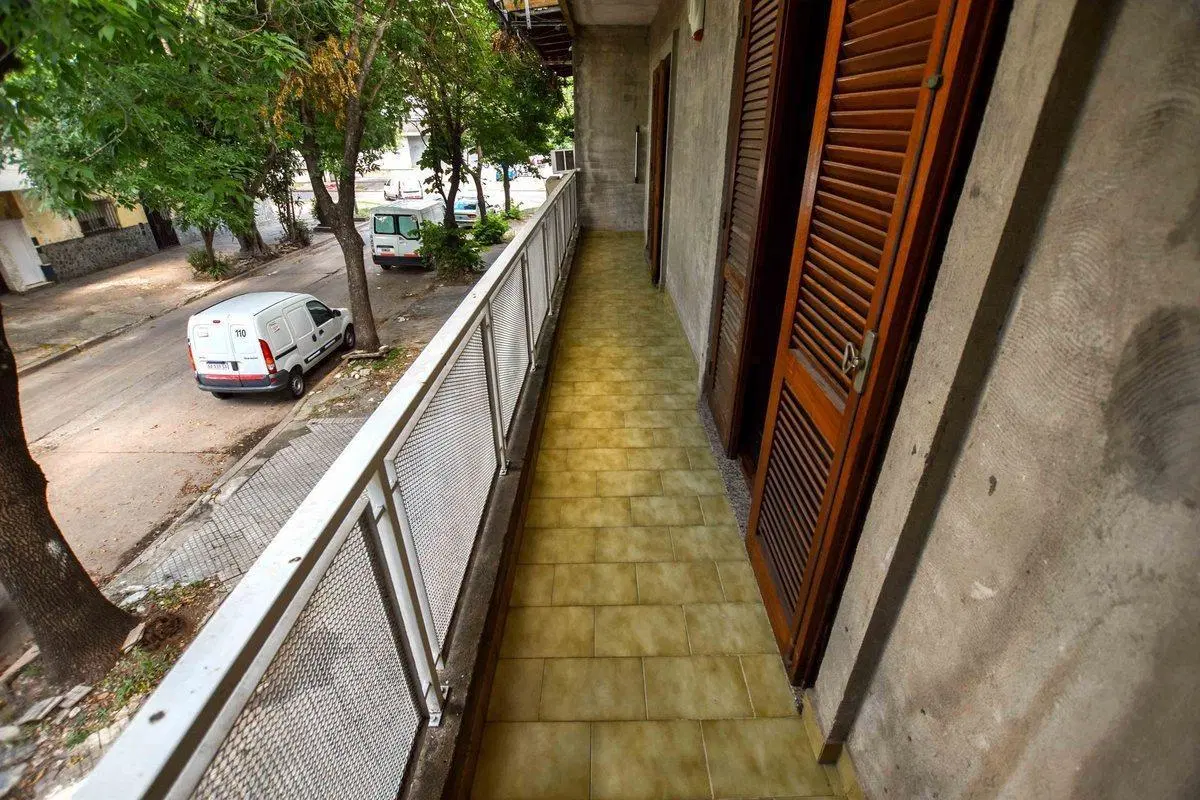 VENTA CASA TRES DORMITORIOS - COCHERA - ECHESORTU 3