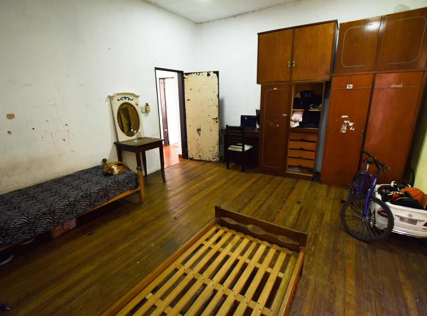 VENTA CASA PLANTA ALTA 4 DORMITORIOS PH CENTRO 5
