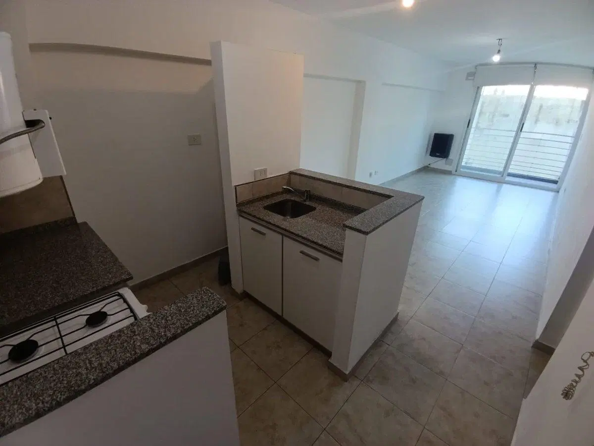 VENTA MONOAMBIENTE 1er PISO POR ESCALERA  BALCÓN 2