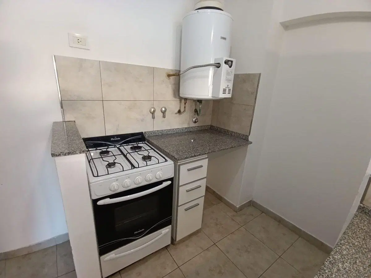 VENTA MONOAMBIENTE 1er PISO POR ESCALERA  BALCÓN 3