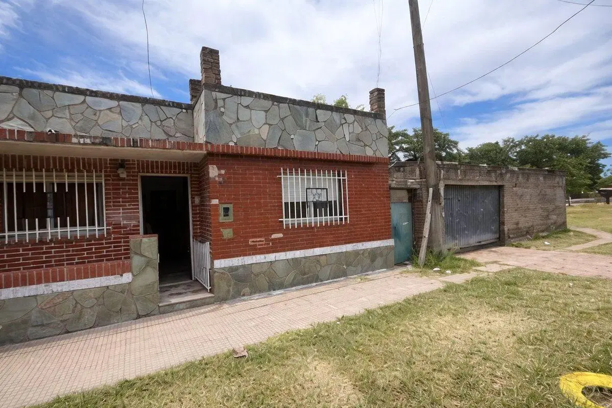 VENTA CASA DOS DORMITORIOS A REFACCIONAR BELGRANO 4