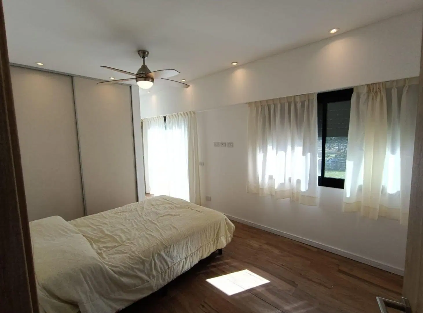 VENTA CASA EXCELENTE CALIDAD - PINARES DEL SUR 3