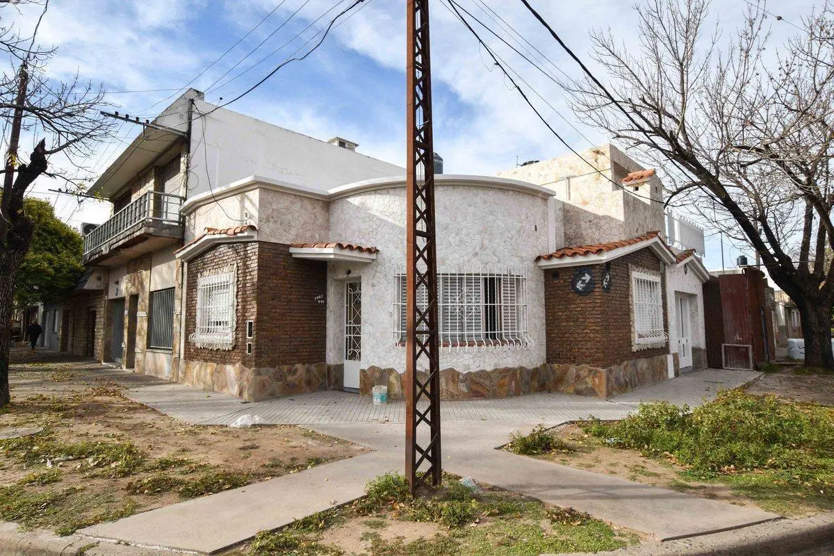 Venta casa 2 dormitorios. B Belgrano. APTA CREDITO 2