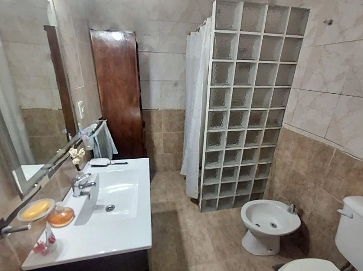 VENTA DEPARTAMENTO PASILLO NO PH 2 DORMITORIOS 4